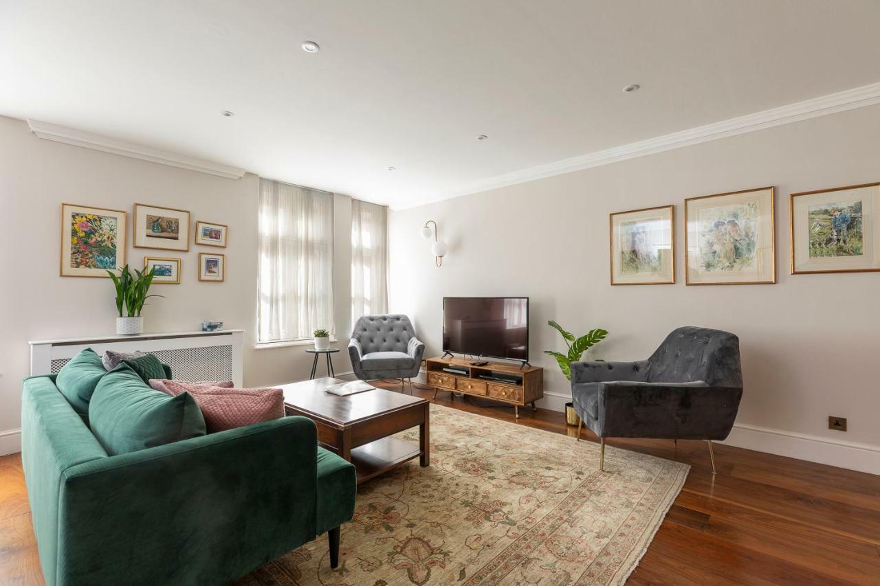 Joivy Beautiful 2 Bed Apt In The Heart Of Mayfair, Close To Tube Appartement Londen Buitenkant foto