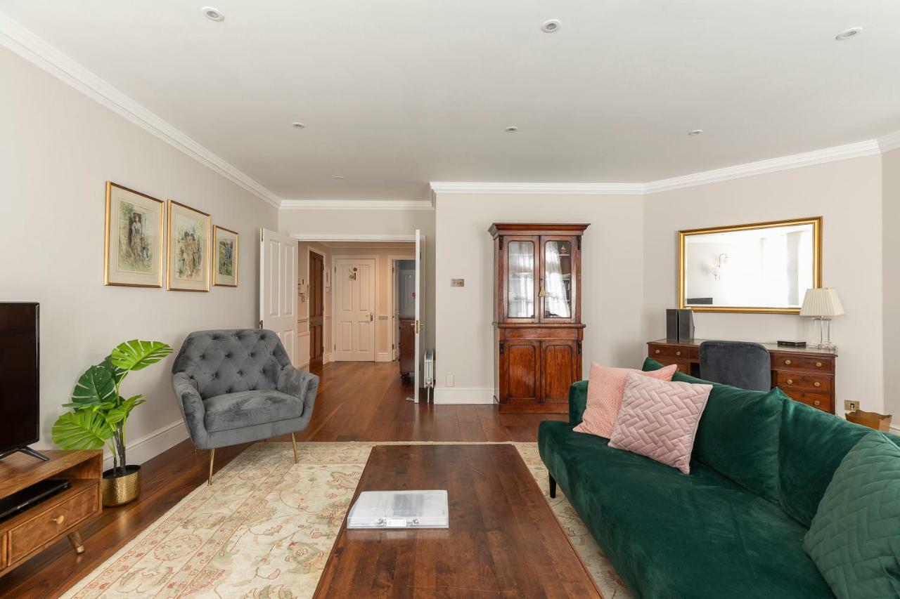 Joivy Beautiful 2 Bed Apt In The Heart Of Mayfair, Close To Tube Appartement Londen Buitenkant foto