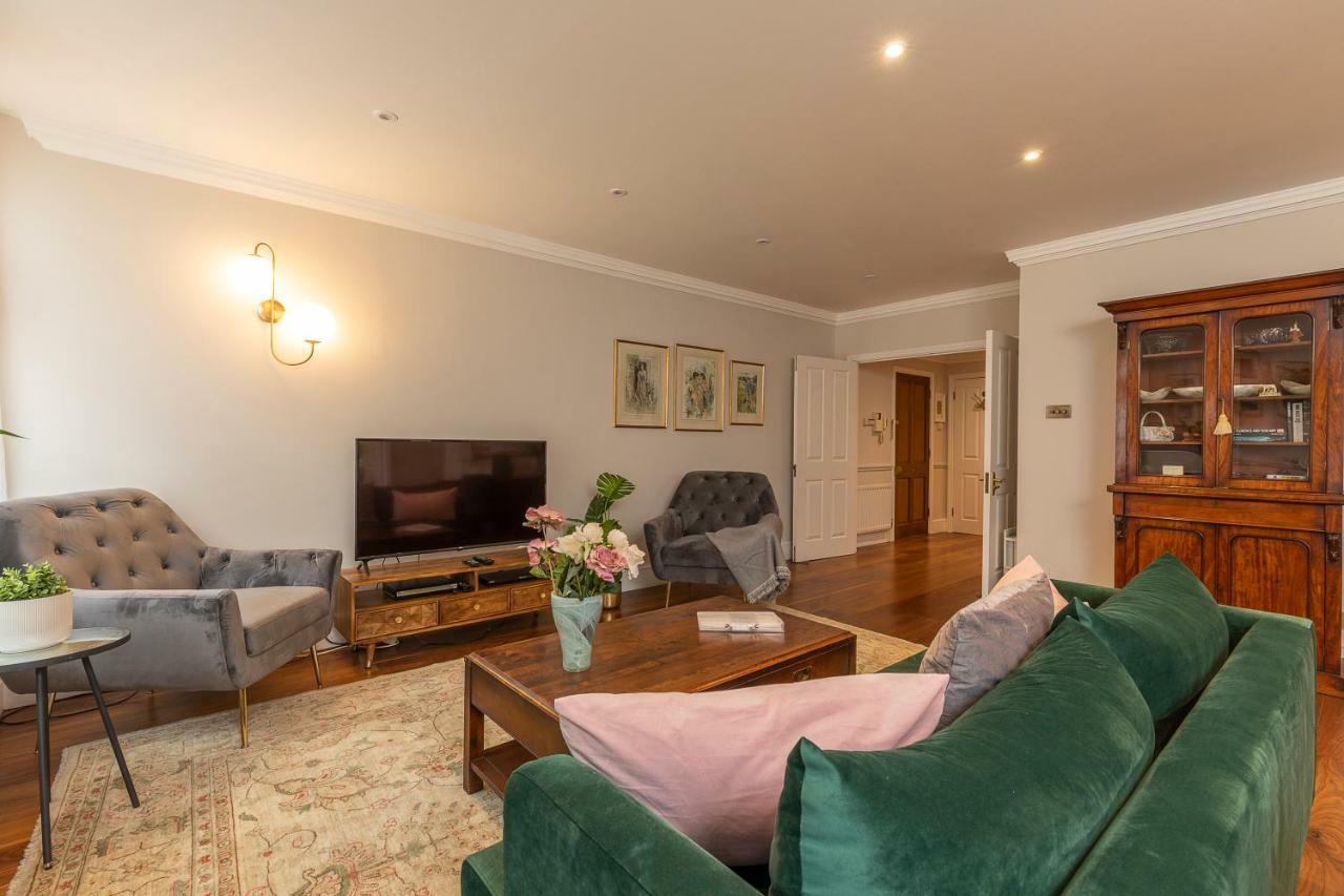 Joivy Beautiful 2 Bed Apt In The Heart Of Mayfair, Close To Tube Appartement Londen Buitenkant foto